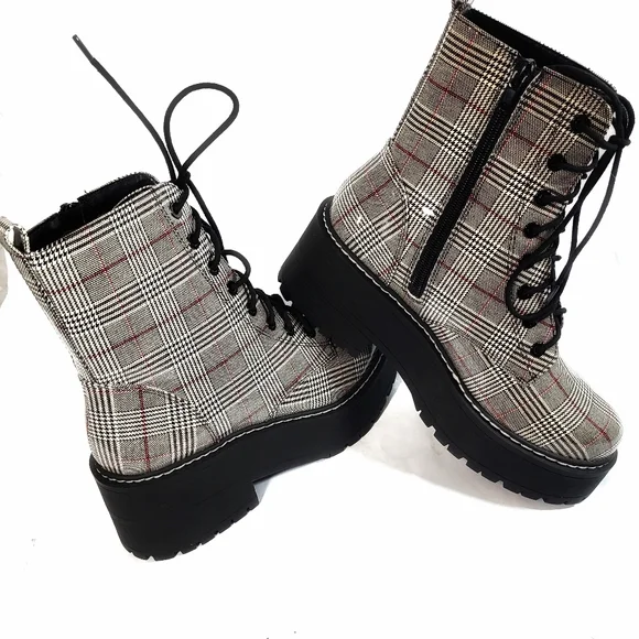 SODA chunky lace up boot - Picture 2 of 5